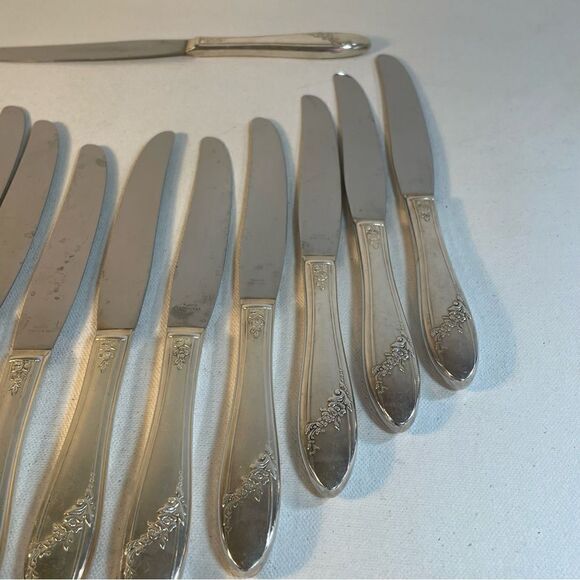 4 knives ~ Oneida Community Tudor Plate Flatware ~ Queen Bess II - Picture 5 of 14